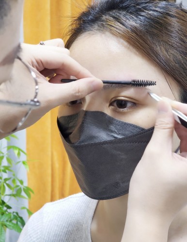 女士修眉